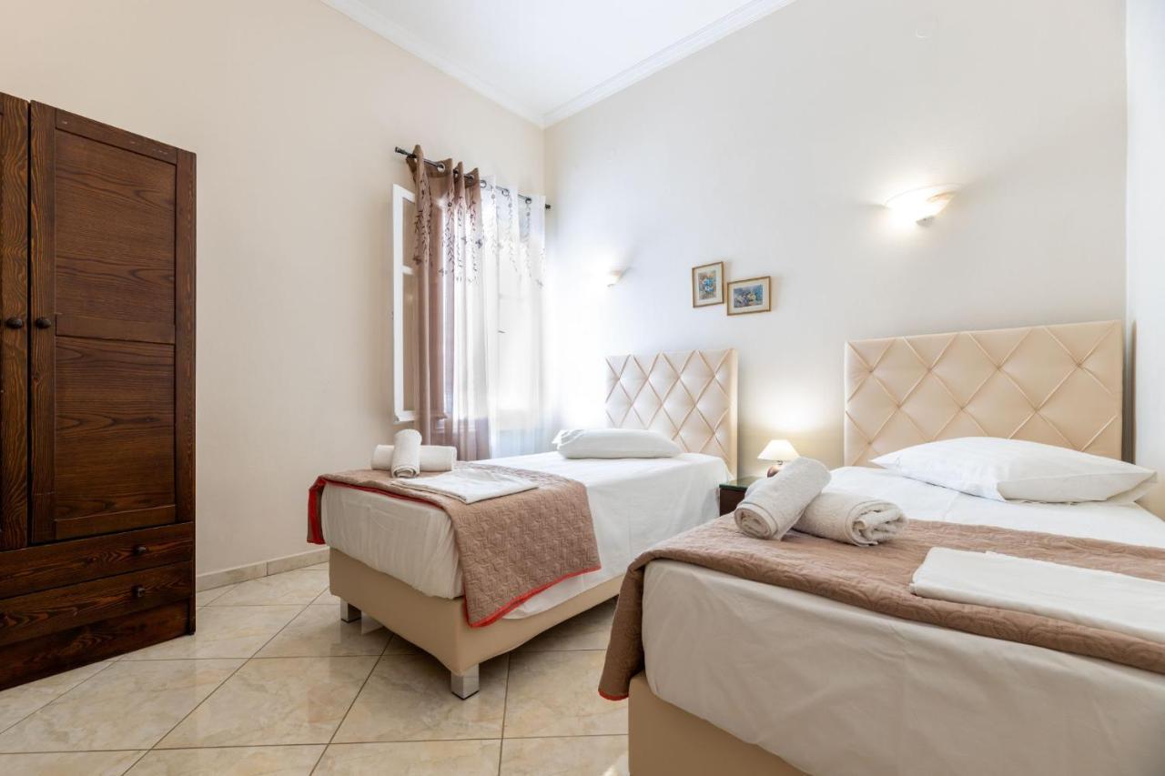Town House For 6-16 With Ac Villa Párosz Kültér fotó