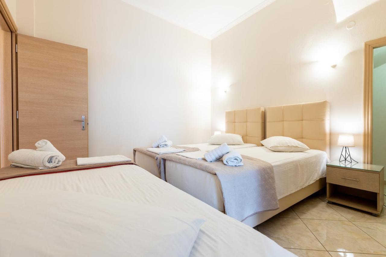 Town House For 6-16 With Ac Villa Párosz Kültér fotó