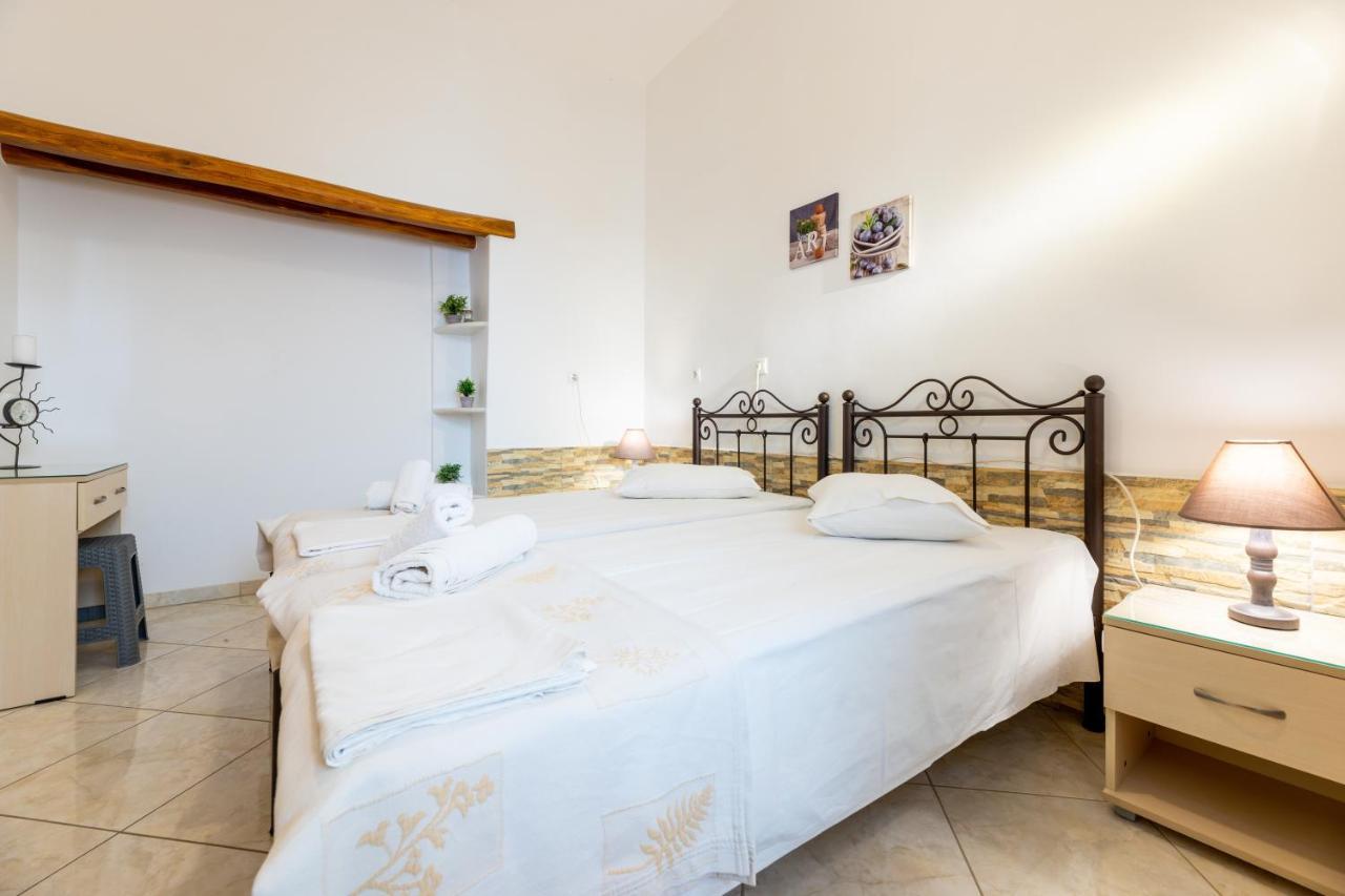 Town House For 6-16 With Ac Villa Párosz Kültér fotó