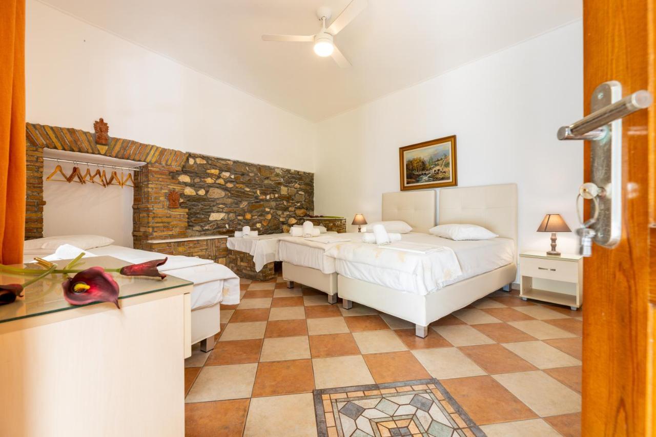 Town House For 6-16 With Ac Villa Párosz Kültér fotó