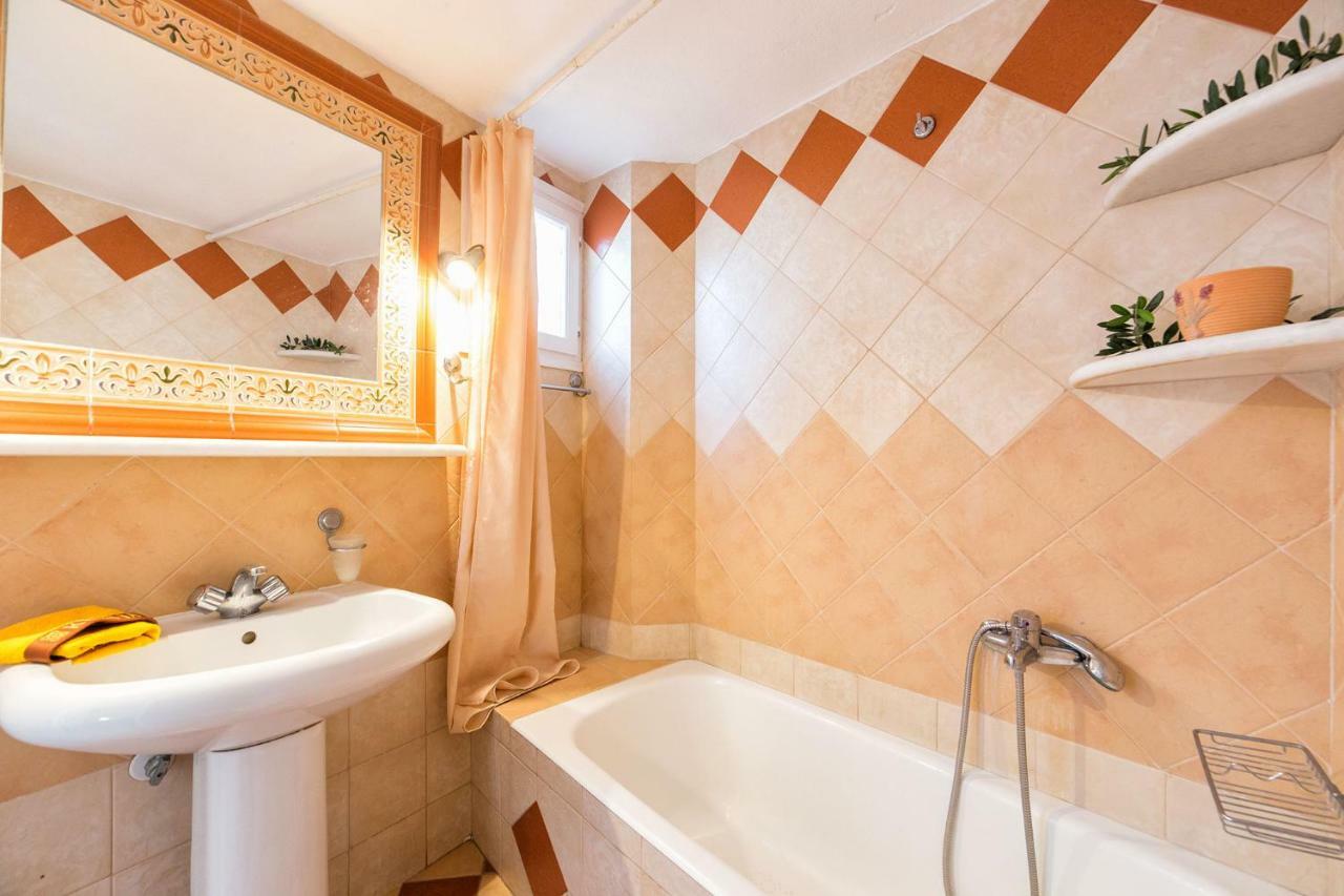Town House For 6-16 With Ac Villa Párosz Kültér fotó